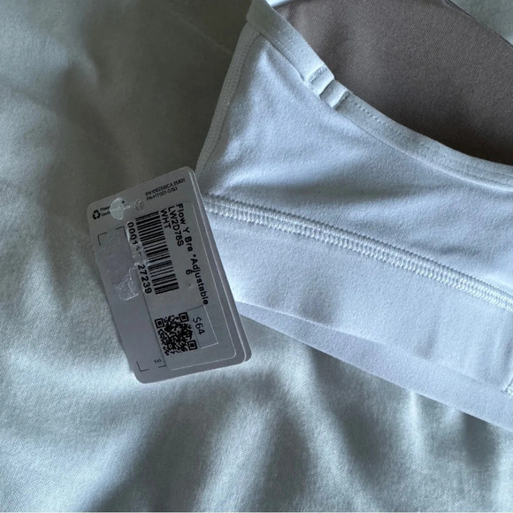 🆕🤍 Lululemon Flow Y Bra Adjustable Bra White - Picture 7 of 11